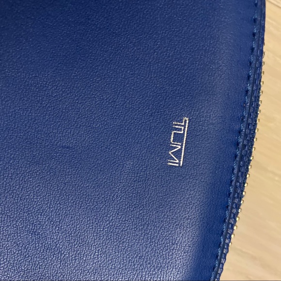 ****SOLD****NEW Tumi leather pouch case - Picture 3 of 5